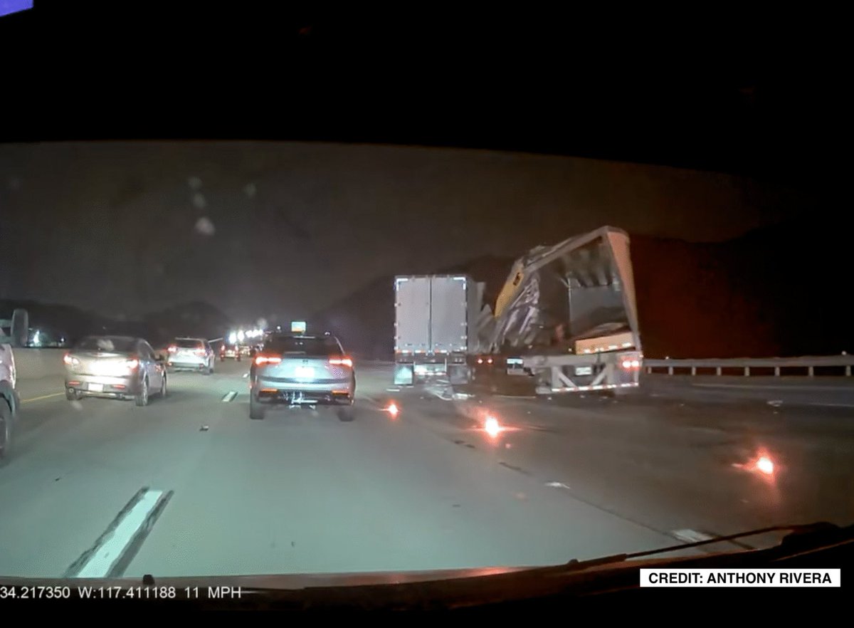 VVNews's tweet image. Two big rigs were involved in an early morning crash Tuesday that shut down lanes on the I-15 near the 215 split in Devore. Expect delays as cleanup continues. Read the full article at VVNG.com. #VVNG #Devore #Traffic #LaneClosures