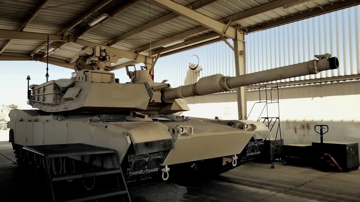 ronkainen7k15's tweet image. M1A2 SEPv3 Abrams pilot vehicle is equipped with AN/VLQ-12(V)3 Counter Remote-Controlled Electronic Warfare (CREW) Duke V3 system. Note the Duke V3 Remote Control Unit (RCU) next to the loader's panel.