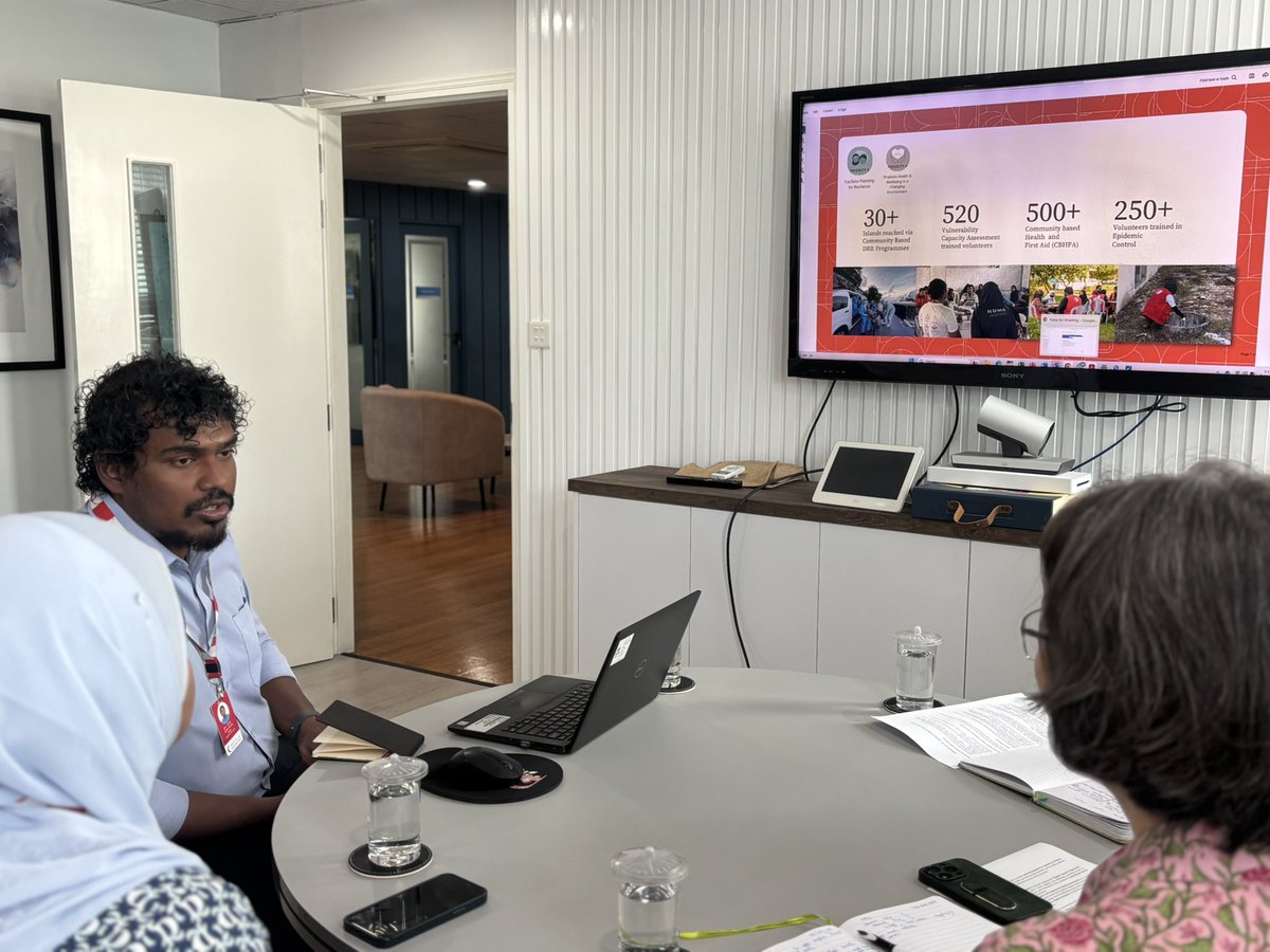 Representatives from the Maldivian Red Crescent met with WHO Representative Ms Payden and team to share insights on their ongoing work and explore future collaboration with WHO to better reach and support vulnerable communities across the country. <a href="/maldivianrc/">Maldivian Red Crescent</a> <a href="/HimyaFathimath/">Fathimath Himya</a>