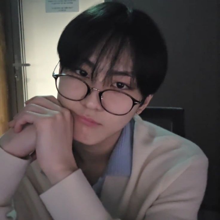 jaytodawon's tweet photo. Okay, so... I wanna be delulu #6PMThoughts
Jay and Jungwon lived in the same apartment building, which offered a variety of units, ranging from modest single bedroom apartments to spacious two bedroom ones, duplexes, and finally, the luxurious penthouse at the top. https://t.co/zoXSBcnOsP