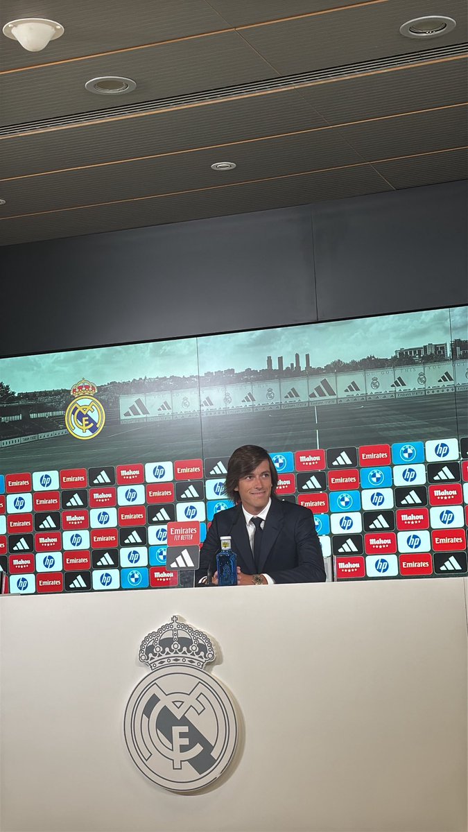 Joel Lorenzo (@joel_lorenzo_) on Twitter photo 👋🏻 Álvaro #Carreras comparece ante los medios de comunicación por primera vez como nuevo jugador del Real Madrid.
<a href="/EditorialPuskas/">Editorial Puskas</a> 👋🏻 Álvaro #Carreras comparece ante los medios de comunicación por primera vez como nuevo jugador del Real Madrid.
<a href="/EditorialPuskas/">Editorial Puskas</a>