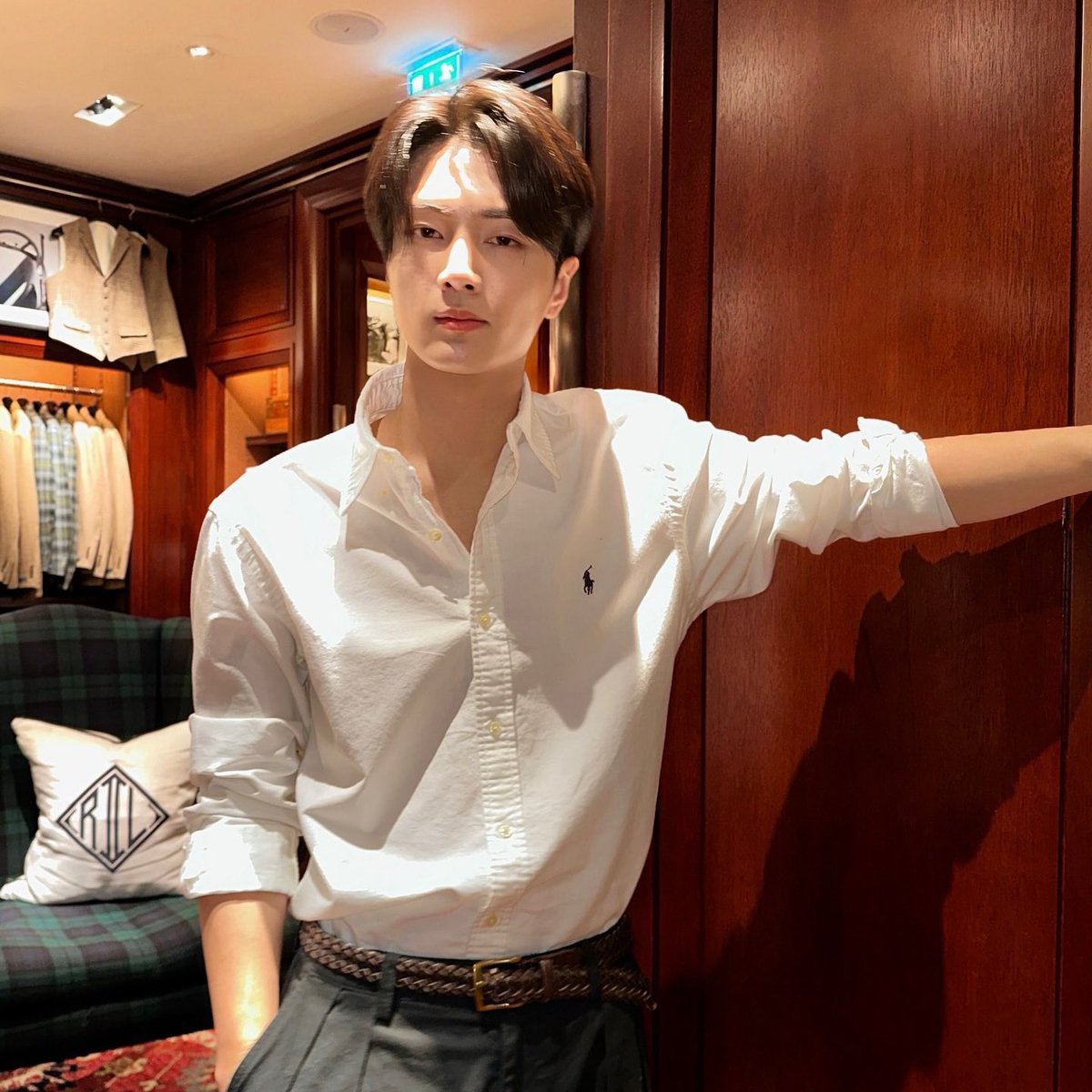 jaytodawon's tweet photo. Okay, so... I wanna be delulu #6PMThoughts
Jay and Jungwon lived in the same apartment building, which offered a variety of units, ranging from modest single bedroom apartments to spacious two bedroom ones, duplexes, and finally, the luxurious penthouse at the top. https://t.co/zoXSBcnOsP