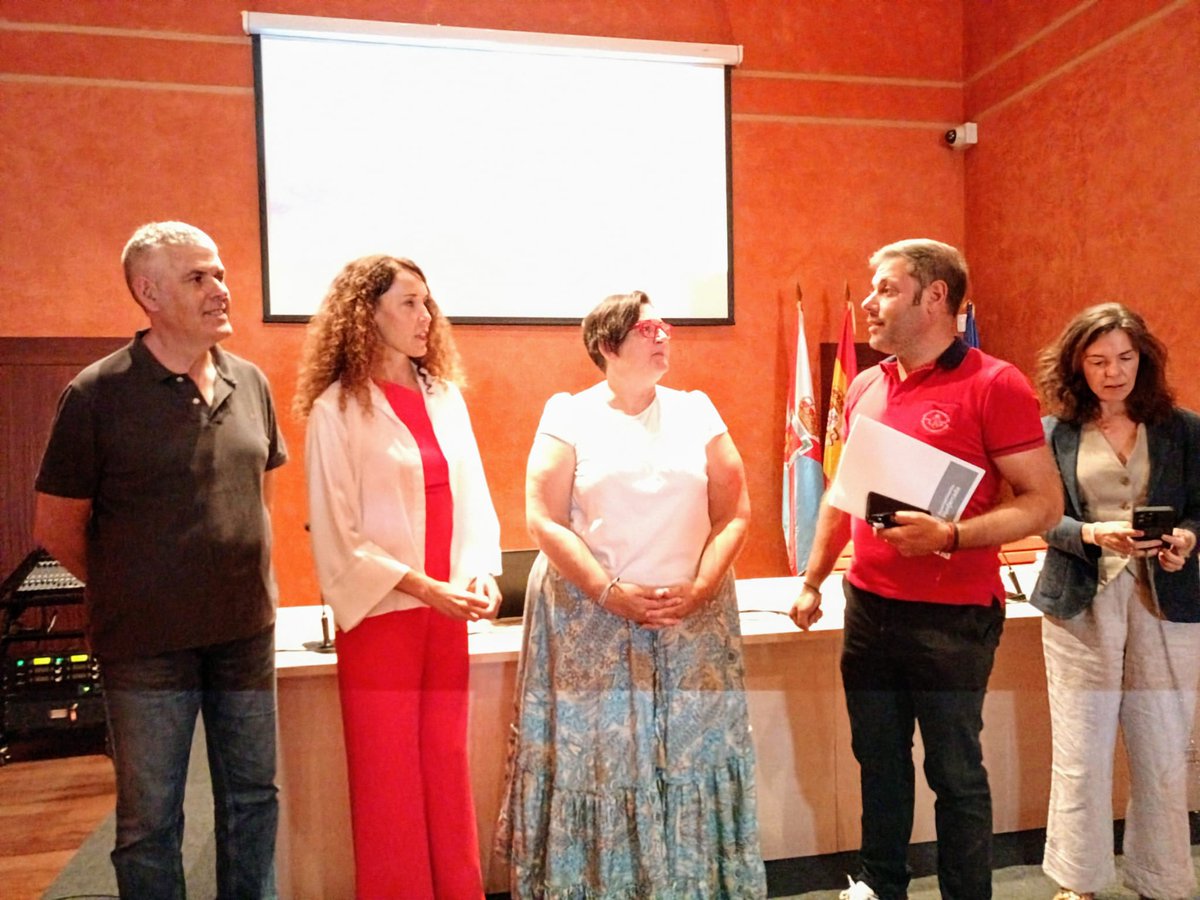El concejal de Turismo, Iván Alonso, inauguró la jornada “Las Médulas, un destino de excelencia”, celebrada en el Castillo de los Templarios, en la que se anunció la incorporación de Las Médulas al ecosistema SIE y la obtención del Sello de Destino de Excelencia 🌍✨