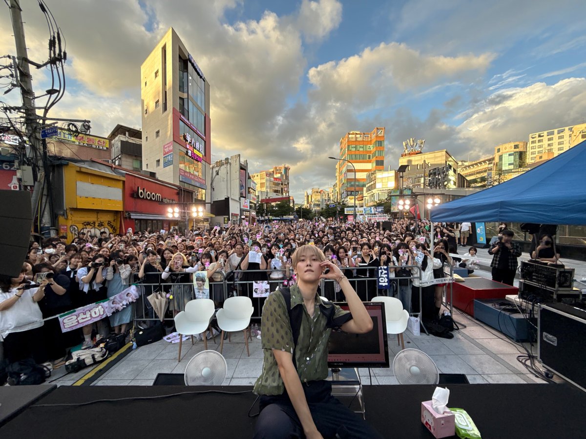 [📸] 🌟250715 윤산하 2ND MINI ALBUM [#CHAMELEON] Listening Session Event🌟

날씨요정 산하와 함께해서 맑았던🌈
[CHAMELEON] Listening Session Event🦎

산하의 컬러풀한 여정의 시작을 함께해 준 아로하 고마워요
앞으로도 응원 많이 해줄거죠? 꼭 약속해요🤙💛

#아스트로 #ASTRO
#윤산하