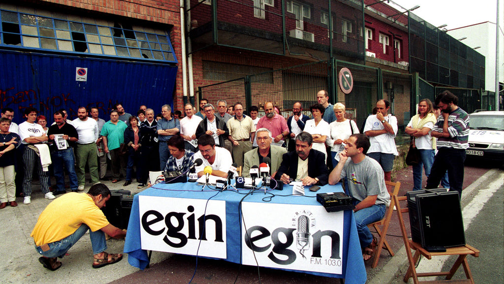 DorreaOlaso's tweet image. Gaurko egunez 1998 urtean Baltasar Garzón espainiar epaileak Egin egunkaria eta irratiaren itxiera agindu zuen.