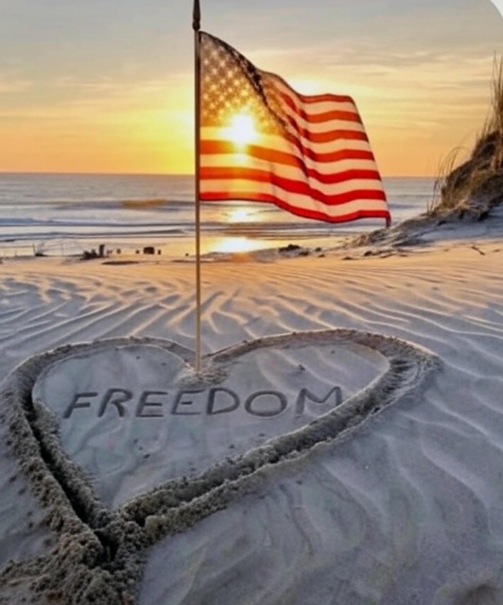 Defundmedianow's tweet image. 🇺🇸Patriots🇺🇸
Enjoy today’s freedom, a gift from our brave nation! May it bring you courage, hope, and unwavering patriotism! God bless America!
Have a beautiful and patriotic day!❤️