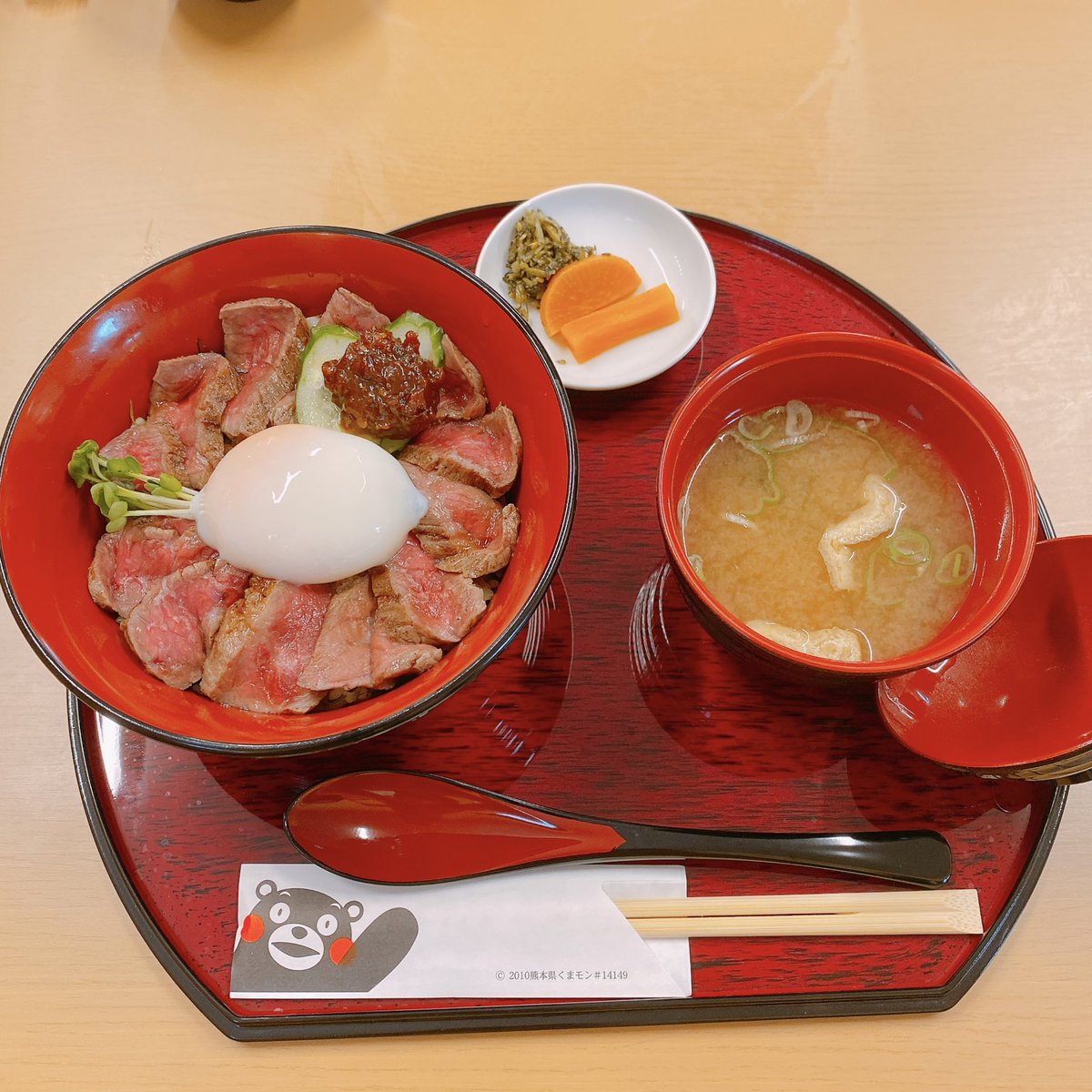 SomethingBlue63's tweet image. この間出掛けた時に食べた赤牛丼の写真！
載せ忘れてたから今載せちゃう(꜆*ˊᵕˋ)꜆[]ｽｯ…
美味しかった〜✨️