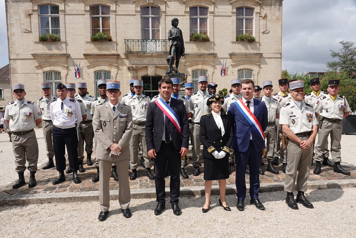 jordan_guitton's tweet image. 📍 J’étais présent hier à Brienne-le-Château pour le traditionnel défilé du 14 juillet de la commune. 🇫🇷
➡️ De Mailly-le-Camp à Brienne, ma circonscription est riche de nos forces armées, mais aussi nos pompiers, que nous devons célébrer et qui œuvrent remarquablement chaque…