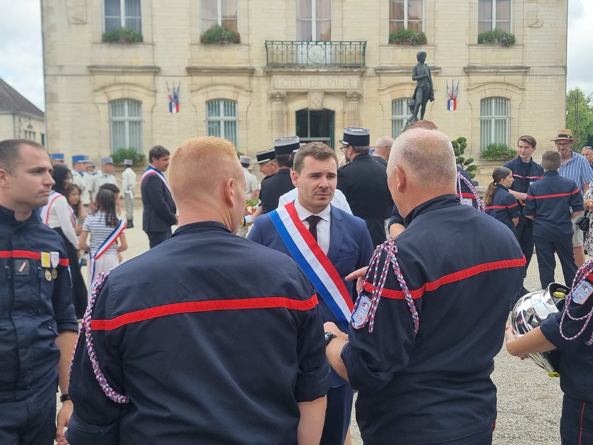 jordan_guitton's tweet image. 📍 J’étais présent hier à Brienne-le-Château pour le traditionnel défilé du 14 juillet de la commune. 🇫🇷
➡️ De Mailly-le-Camp à Brienne, ma circonscription est riche de nos forces armées, mais aussi nos pompiers, que nous devons célébrer et qui œuvrent remarquablement chaque…
