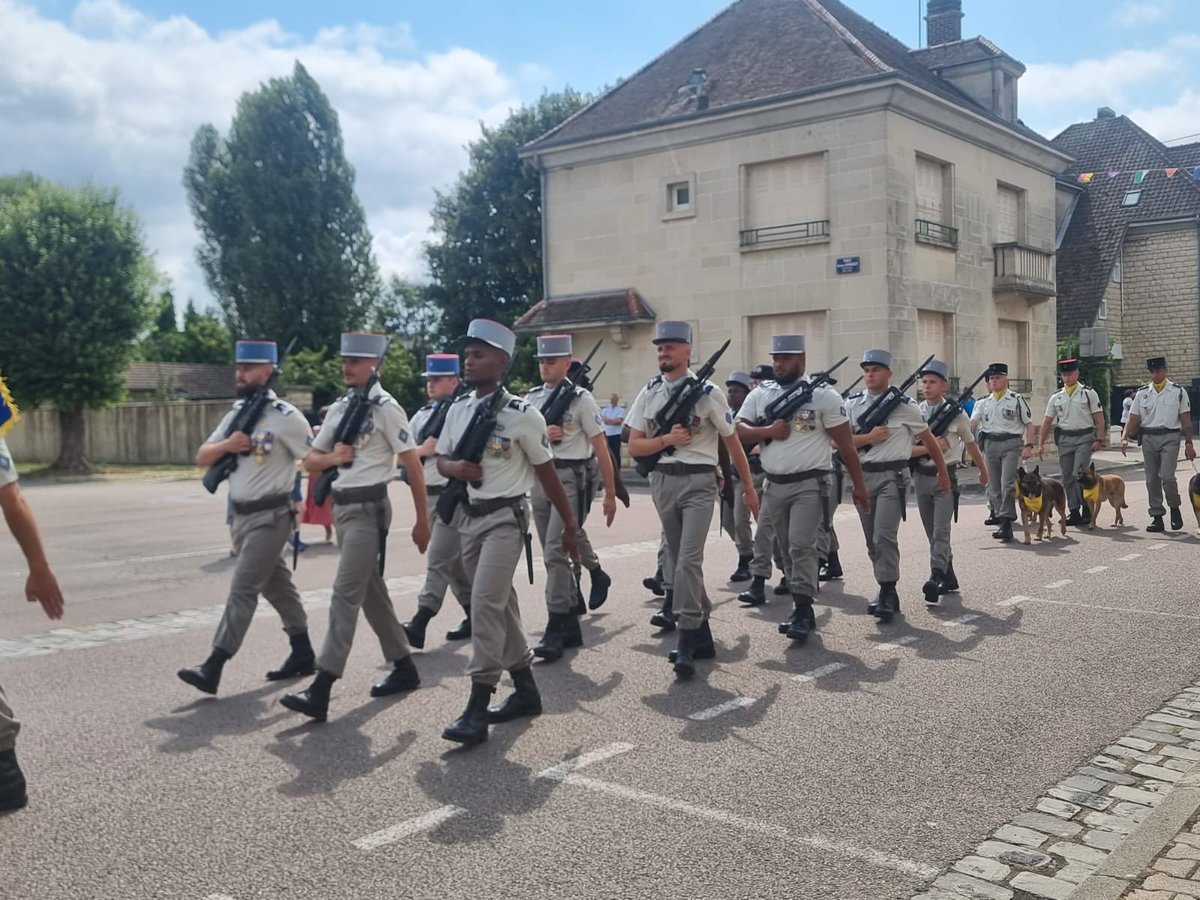jordan_guitton's tweet image. 📍 J’étais présent hier à Brienne-le-Château pour le traditionnel défilé du 14 juillet de la commune. 🇫🇷
➡️ De Mailly-le-Camp à Brienne, ma circonscription est riche de nos forces armées, mais aussi nos pompiers, que nous devons célébrer et qui œuvrent remarquablement chaque…