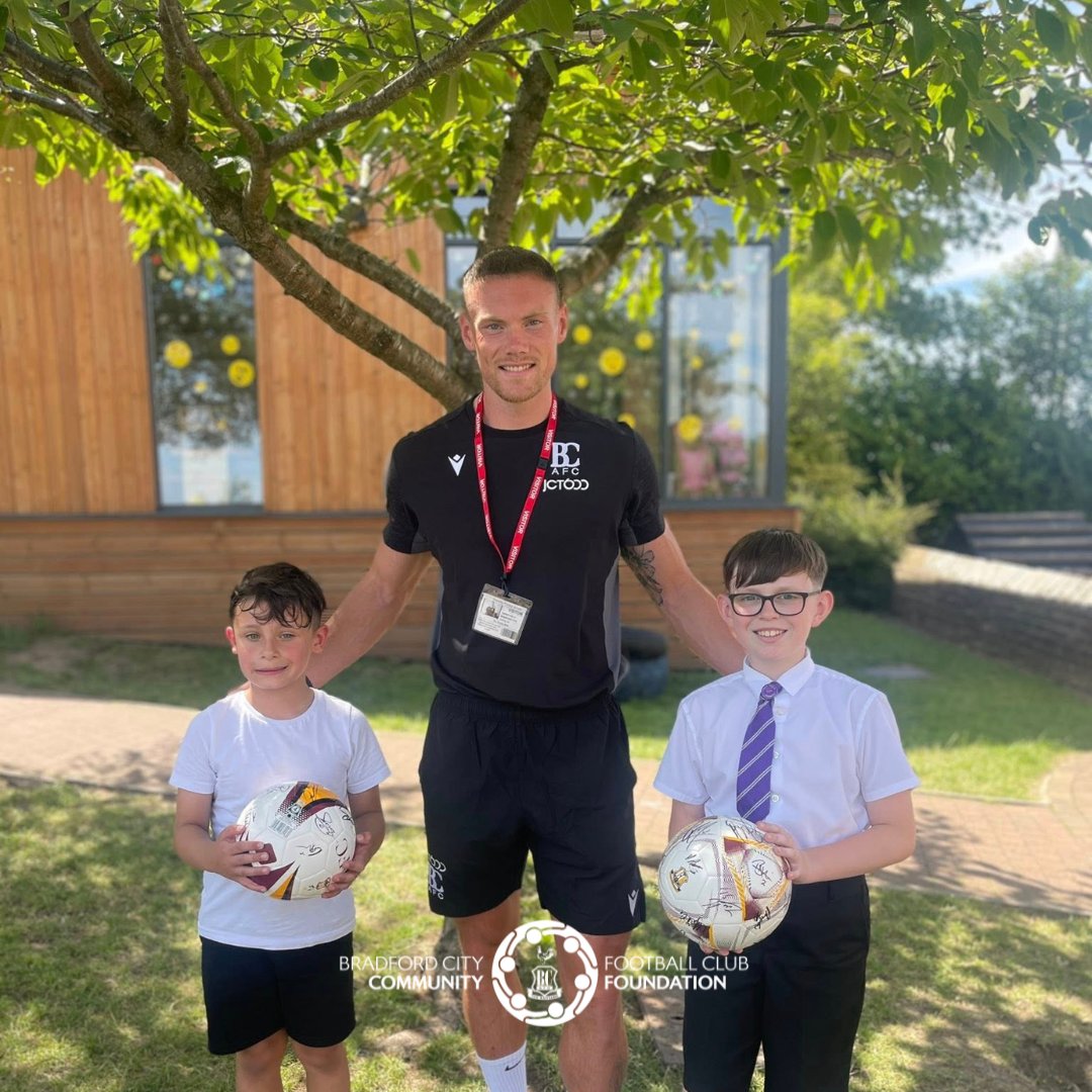 bcafc_cf's tweet image. Congratulations to everyone at @ThackleyPrimary for raising £17,500 for their school, via our @BillyBantam1903 #PenaltyShootouts 🥳
Pupils Zakariya and Harry raised £1,000 between them 👏
@officialbantams star Ciarán Kelly stopped by last week to award some prizes 👇
#BCAFC