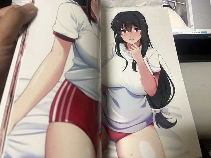 フルカラー96ページ重厚ですな 