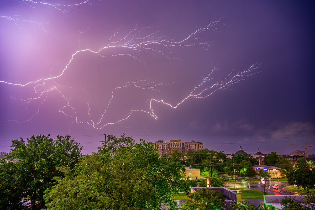dcsplicer's tweet image. I managed to capture a few cloud to cloud lightning strikes last night over Parole MD. #MDwx #lightning @capitalweather @WeatherJackie