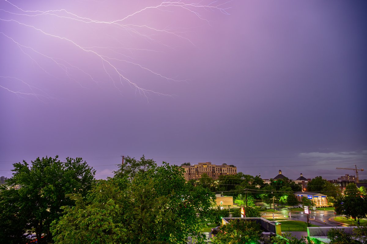 dcsplicer's tweet image. I managed to capture a few cloud to cloud lightning strikes last night over Parole MD. #MDwx #lightning @capitalweather @WeatherJackie
