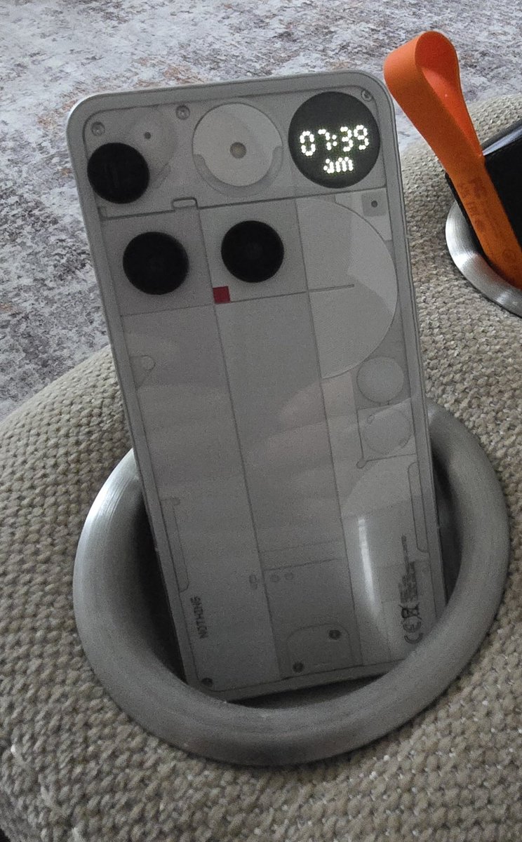 evleaks's tweet image. One of my favorite things about Nothing phones is the dearth of preloaded crap. They're not quite pure Android, but they're absolutely barebone compared to most modern handsets, and they reinforce the maxim that less is more.