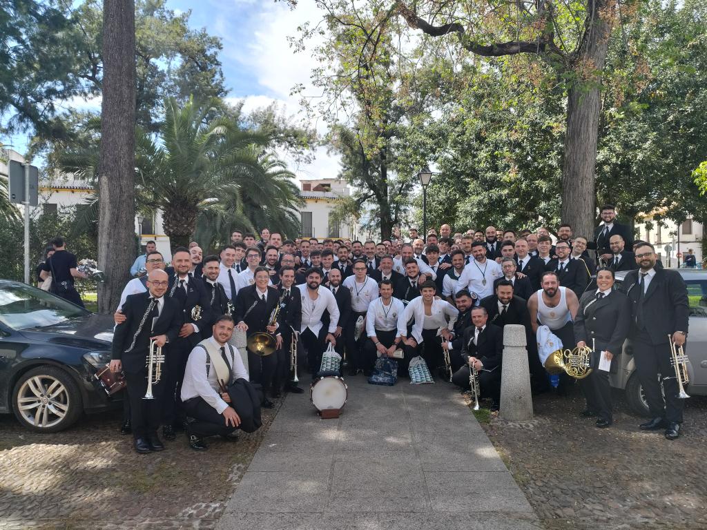 Y seguiremos siendo uno, por otros 25 años más. <a href="/PasiondeLinares/">Pasión de Linares</a>