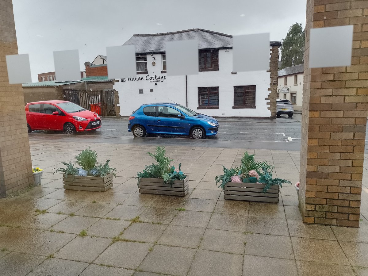 LachlanMain's tweet photo. CHORLEY 2025.
My view from the window of Bee's Country Kitchen, luvlee bowl of corned beef hash while watching the wind and rain scuttle along the street.
#BeesCountryKitchen #cornedbeefhash #foodphotography #Chorley #weather https://t.co/BpwSXkItLJ