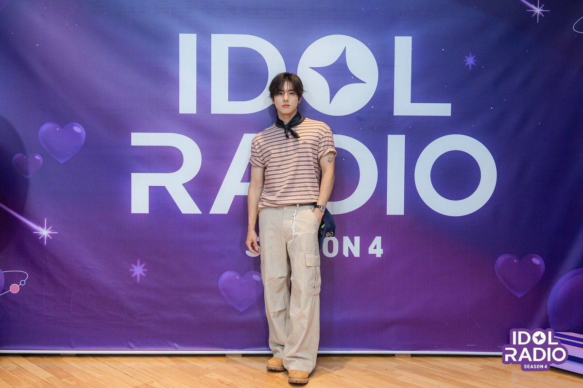 [#아이돌라디오오티디👕] 250714 에디🐶

에디 리본도 메고 
이뿌게 입고 왔어요
돌랑이한테 잘 보이려구🎀

<a href="/THEBOYZ_officl/">더보이즈 (THE BOYZ)</a>

#MBC #IDOLRADIO #아이돌라디오 #THEBOYZ #더보이즈 #에릭