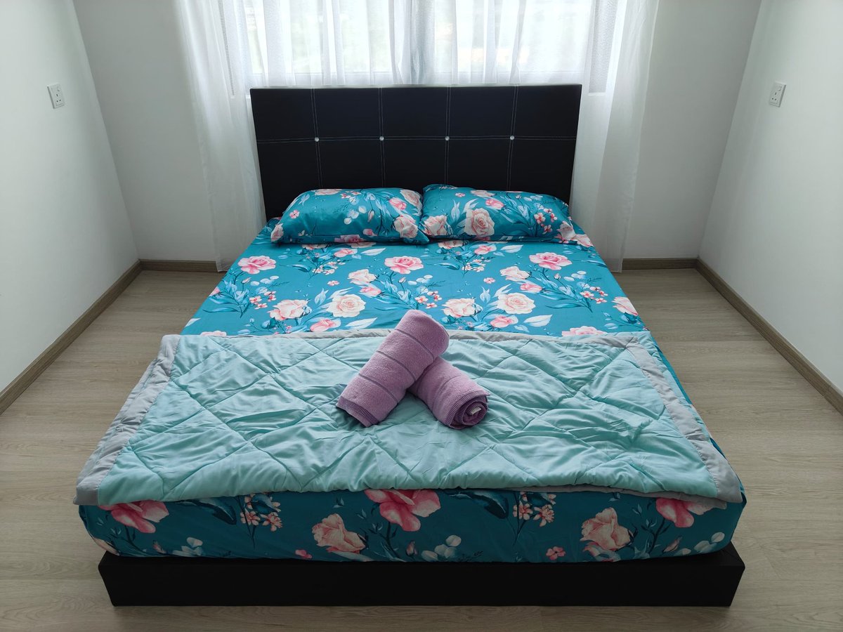 tionghwa's tweet photo. d'ATHIF HOMESTAY 2

✅2 Bedrooms
✅2 Bathrooms w/Water Heaters
✅TV + Netflix
✅WiFi ready
✅Kitchen (stove, rice cooker, kettle, microwave) 
✅Fridge
✅Washing machine
✅Dining table + 4 chairs
✅Digital Lock
✅Air-conditioned
✅Extra mattresses and pillows for up to 6 adults https://t.co/r2L7sENMfo