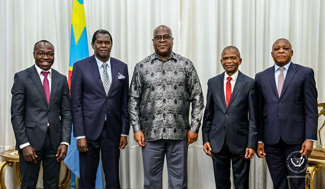 Presidence_RDC's tweet image. Ce lundi 14 juillet, dans son bureau de travail du Mont Ngaliema, le Président de la République, Félix-Antoine Tshisekedi Tshilombo, a reçu une délégation des pasteurs conduite par Docteur Robert Kayanja, pasteur personnel du Président ougandais Yoweri Museveni et l’Archevêque…