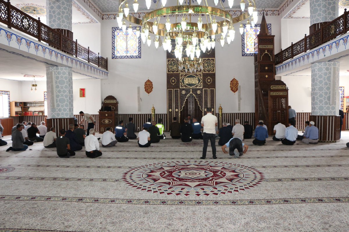 tckarliova's tweet photo. 📍Mevlid ve Hatim Duası 

Kaymakamımız Sayın Abdulselam BIÇAK'ın katılımıyla 15  Temmuz Şehitlerimiz için  İlçemizde  Mevlid ve Hatim Duası  Programı düzenlenmiştir. https://t.co/CZWL5ufdDF