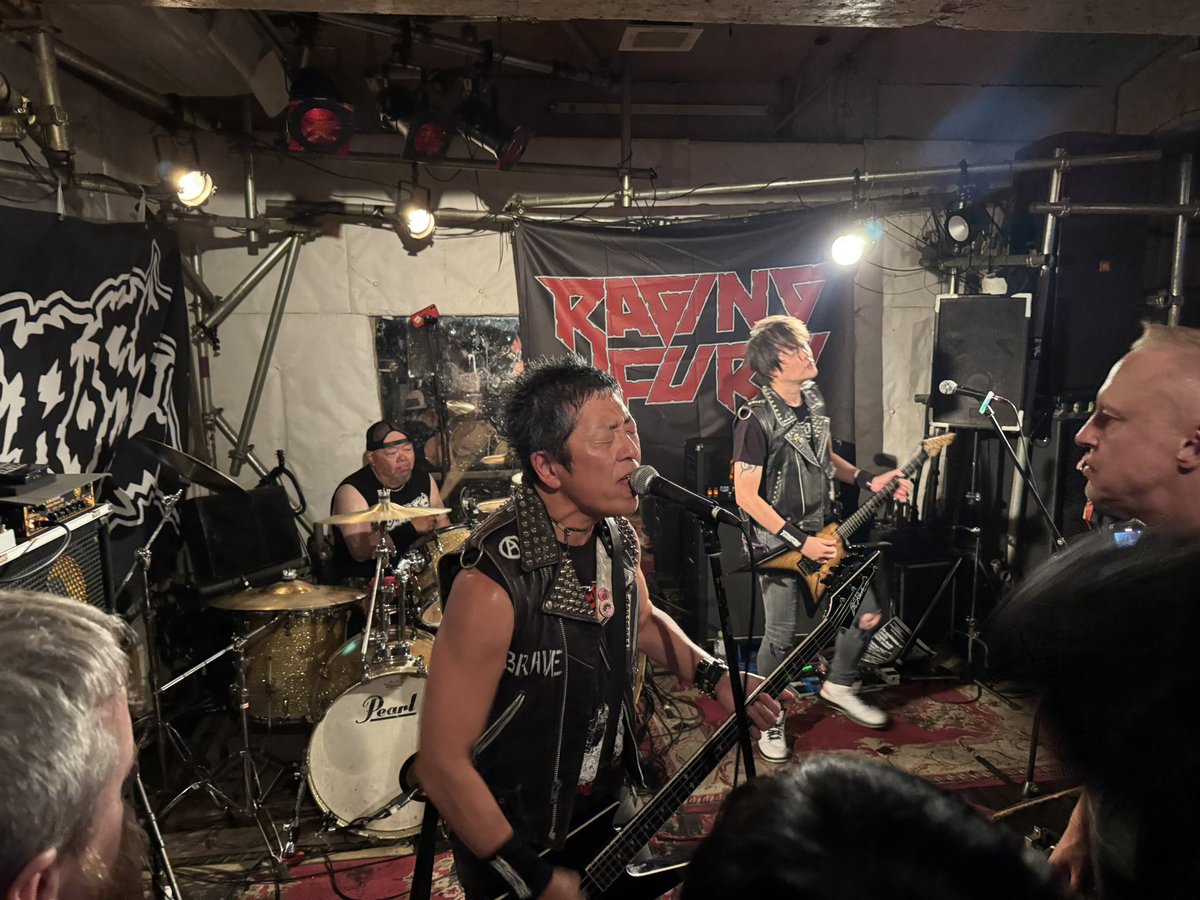 takeong's tweet photo. レコ発大阪編メチャクチャ楽しかった！ありがとうございました！次は名古屋だ👍
#ROSEROSE https://t.co/KtoZbX6wDn