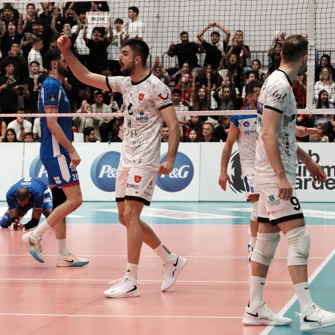 🏆CEV Kupası 16'lı Finaller Turunda;

🟡 🔴 Galatasaray Daikin -  Porto 

🔴⚫️ Türk Hava Yolları - Avarca de Menorca

⚪️⚫️ Alanya Belediyespor - Vojvodina Novi Sad

🟡🔵 Fenerbahçe Medicana ise; Şampiyonlar Ligi Elemeleri maçının kaybedeni ile eşleşecek.