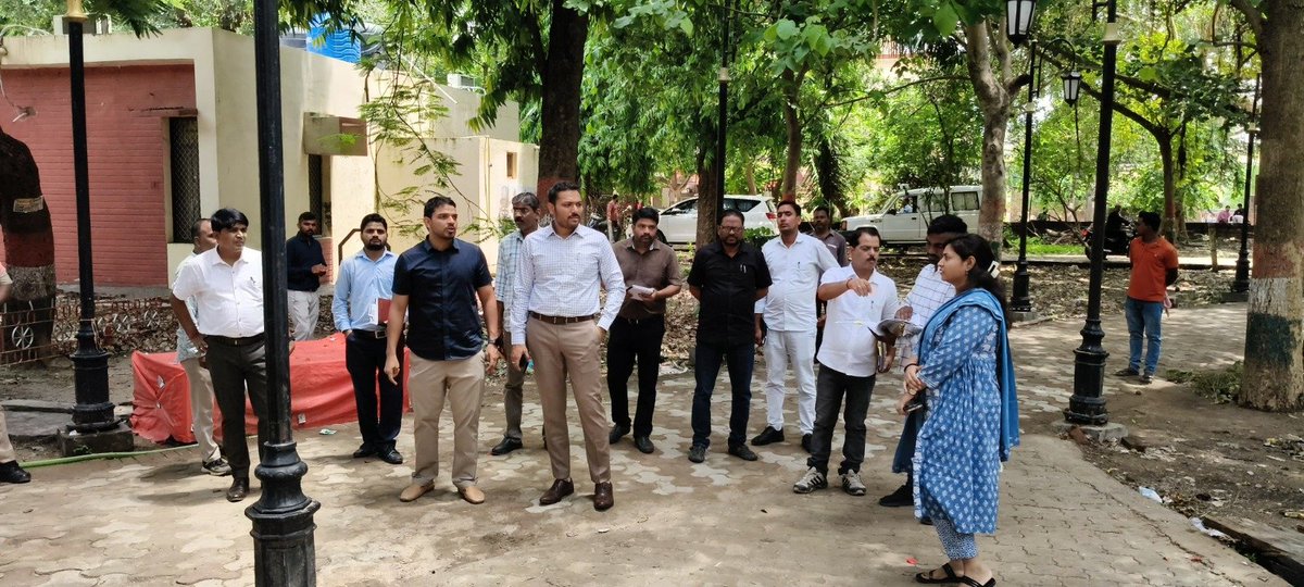 CdoSultanpur's tweet photo. जिलाधिकारी महोदय के साथ राजकीय प्रसार एवं प्रशिक्षण केन्द्र (पायलट वर्कशॉप) सुलतानपुर में सुदृढीकरण, ट्यूबवेल बोरिंग, सेप्टिक एण्ड सोक पिट इण्टरलॉकिग, ड्रेन, सी०सी०टी०वी० कैमरा, सोलर पॉवर जेनरेशन डी०जी०सेट का आकस्मिक निरीक्षण कर सम्बन्धित अधिकारियों को दिये गये आवश्यक निर्देश। https://t.co/2b3fwEcgNM