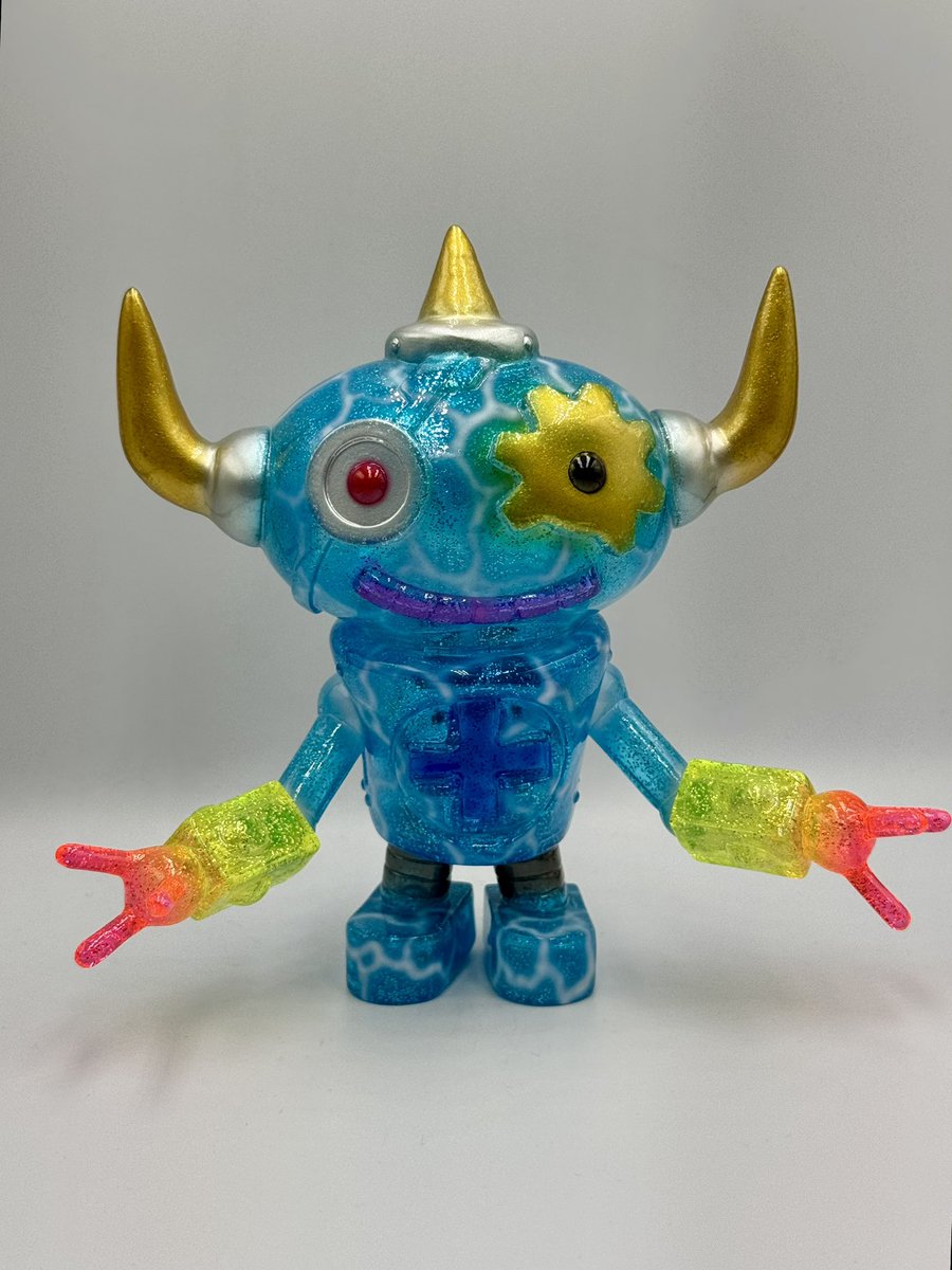 nine_tailed0717's tweet image. 大分遅いデザフェス61戦利品①
オタクリームさんとペインターネットさんコラボのゲッチャリロボ水中迷彩です☺️
会場抽選で見事に当選して大好きなゲッチャリロボコレクションがまた増えました🎵
記念にイトウさんのサインもして頂きました。