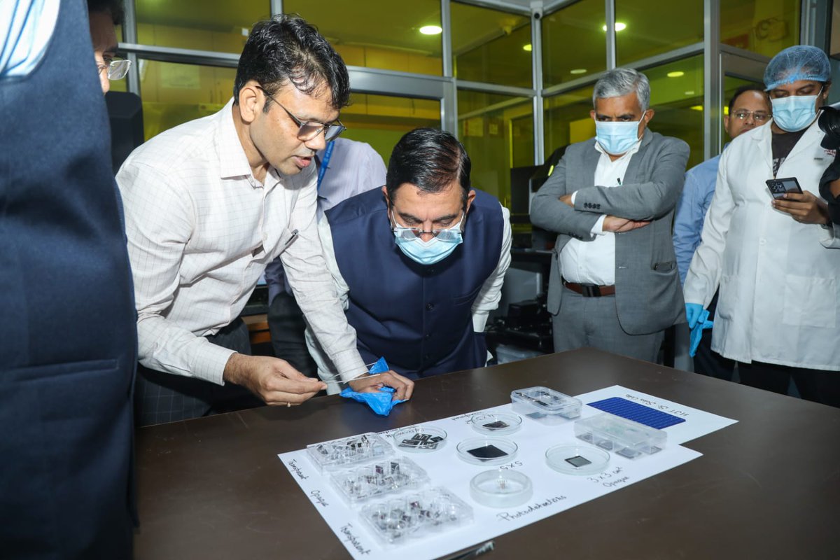 JoshiPralhad's tweet photo. Visited the Indian Institute of Technology Bombay, where the National Centre for Photovoltaic Research and Education (NCPRE) is leading pioneering work on Perovskite Tandem Solar Cells.

The remarkable work of the ART-PV team is pushing the boundaries of solar innovation and strengthening India’s clean energy future.