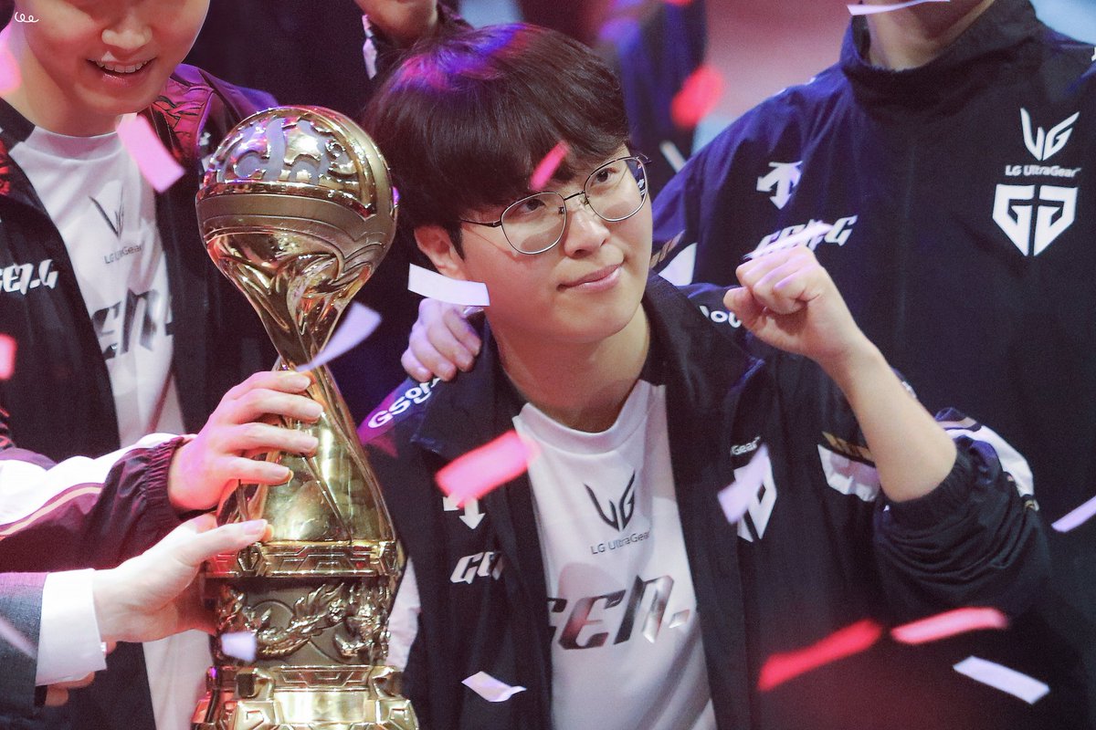 goongogu's tweet image. #MSI2025 Finals

🏆🐸

#기인 #kiin
