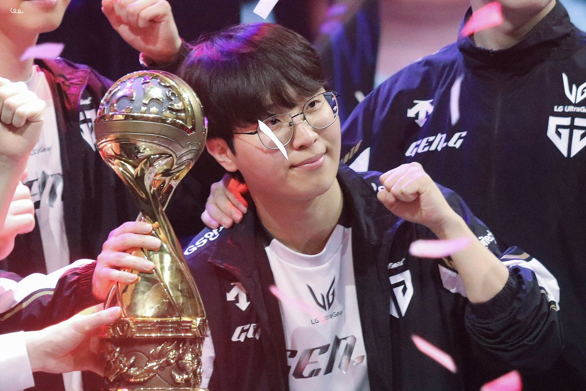 goongogu's tweet image. #MSI2025 Finals

🏆🐸

#기인 #kiin