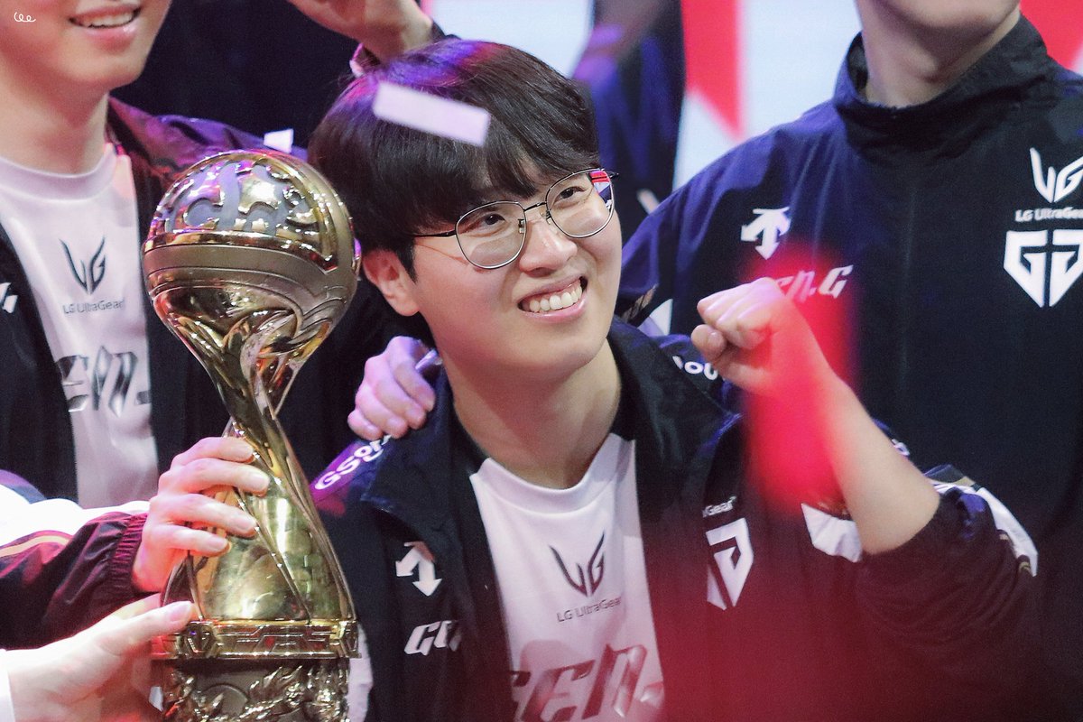goongogu's tweet image. #MSI2025 Finals

🏆🐸

#기인 #kiin