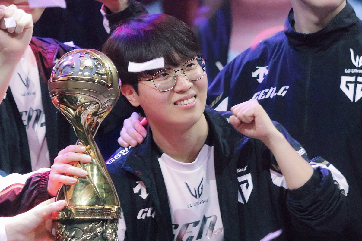 goongogu's tweet image. #MSI2025 Finals

🏆🐸

#기인 #kiin