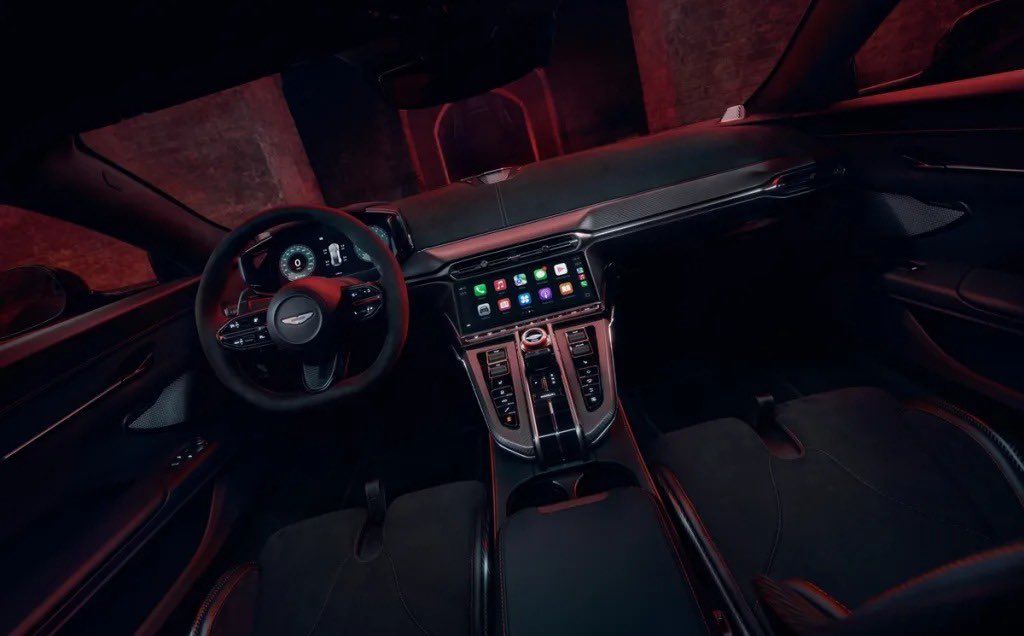 HACKER_CAR's tweet image. 🚘 Aston Martin Vantage S: más deportivo, personalizable y con 680 CV.
0-100 en 3,4s, 325 km/h y con Apple Carplay Ultra.
Por encima de los 200.000€... y sin electrificación de ningún tipo.
@astonmartin
#AstonMartin #VantageS #Motor #LuxuryCars #Coches
hackercar.com/aston-martin-v…