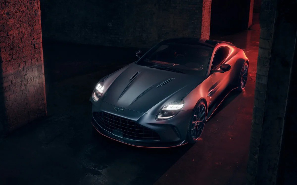 HACKER_CAR's tweet image. 🚘 Aston Martin Vantage S: más deportivo, personalizable y con 680 CV.
0-100 en 3,4s, 325 km/h y con Apple Carplay Ultra.
Por encima de los 200.000€... y sin electrificación de ningún tipo.
@astonmartin
#AstonMartin #VantageS #Motor #LuxuryCars #Coches
hackercar.com/aston-martin-v…
