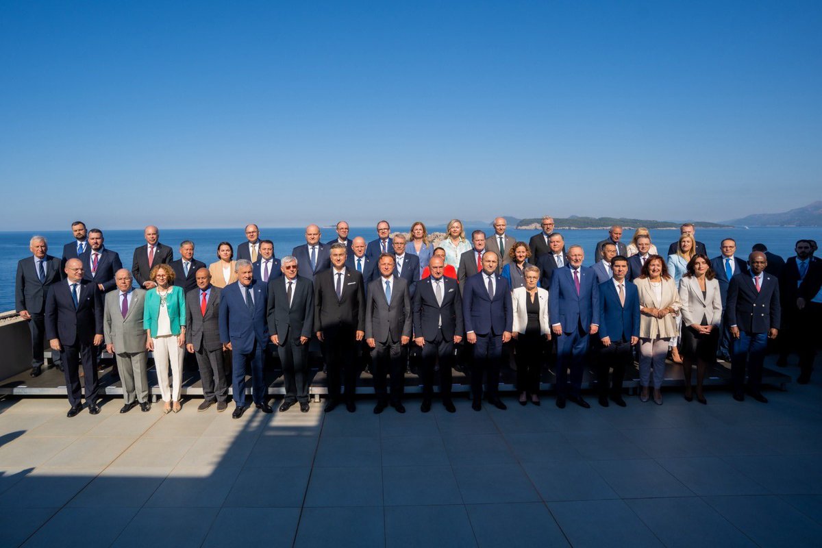 شاركت سعادة السيدة/ أسماء بنت ناجي العامري سفيرة دولة قطر لدى جمهورية كرواتيا، في فعاليات منتدى دوبروفنيك المنعقد في الفترة من 11 الى 12 يوليو 2025 والذي كان تحت عنوان " توجيه التغيير" في مدينة دوبروفنيك. 

#MOFA #الخارجية_القطرية