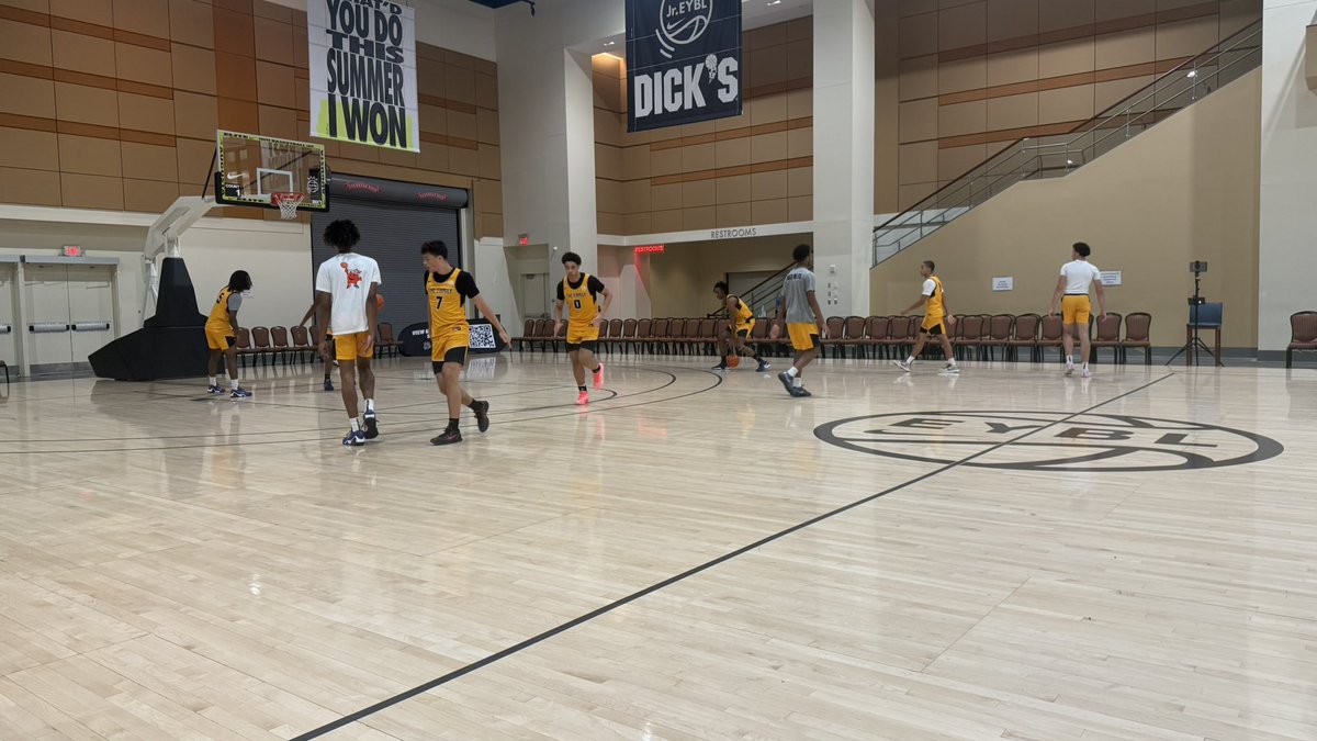 The Family set to tip-off against UPLAY in the opening game at the PIT.

The Family rolling with…
• Mateen Cleaves Jr. (‘28)
• Jaylohn Allen
• James Martin
• Eden Vinyard (‘27)
• Keandre Burtin
