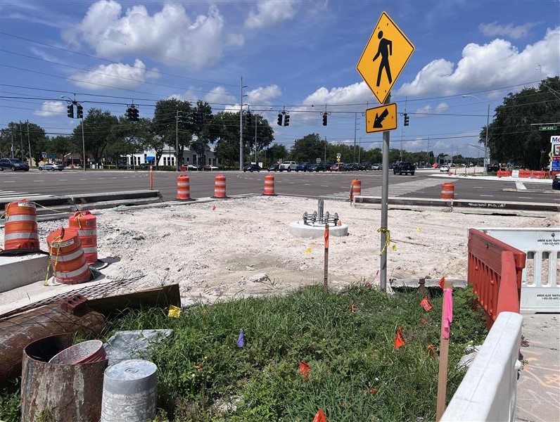 MyFDOT_CFL's tweet image. FDOT is making progress at the S.R. 436/S.R. 434 intersection. Two of four mast arm foundations are done, and outdated pedestrian features have been removed. New drainage is in place to support future lane widening.
More: cflroads.com/project/447411…
@seminolecounty @CityofAltamonte