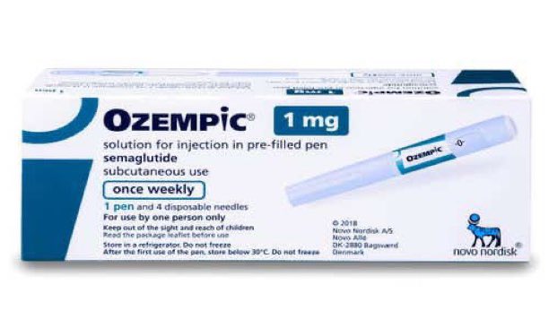 💉🦷 هل تؤثر إبر التنحيف على صحة الفم والأسنان؟

أوزمبيك، مونجارو، ساكسيندا، ويغوفي… والقائمة تطول!

لُوحظ مؤخرًا أن بعض مستخدمي أدوية التنحيف من نوع GLP-1 قد يعانون من:

- نزيف اللثة 🩸 
- جفاف الفم 💧
- رائحة فم كريهة 😷 

🧪 حتى الآن، لا توجد أدلة علمية قاطعة تربط مباشرةً بين