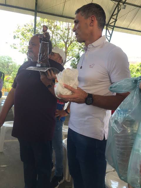 bdebiazinha's tweet photo. não teremos NUNCA mais um técnico como o vojvoda que rezava pela gente, ia pra missa todos os dias 13 do mês na igreja de fátima e q ia pra canindé pagar ou fazer promessas… com uma fé inabalável, ele era simplesmente GIGANTE e principalmente fora de campo https://t.co/sKTveU710z