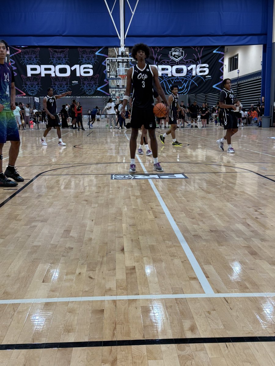 6’11” C Collin Ross continues to rise—picking up yet another major offer, this time from vanderbilt. 
One of the premier young big men in the country, Ross has firmly established himself as a top-tier prospect in his class. His blend of size, mobility,  skill and defense. 
What