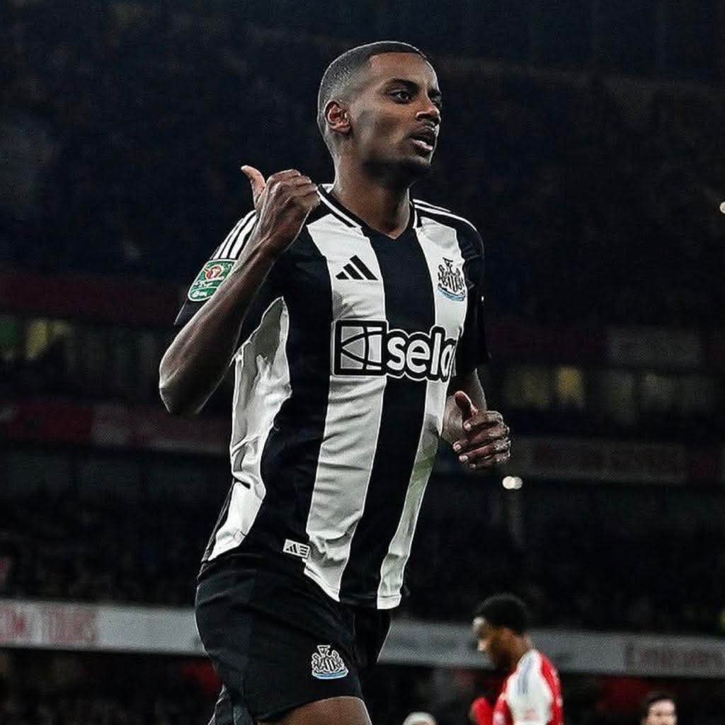 MariaWAshton1's tweet photo. EXCLUSIVE🤯🤯🤯: Liverpool made club to club

APPROACH with Newcastle for Alexander Isak.

DEAL ON!

Liverpool management informed Newcastle about plan to submit £120m proposal for record fee, if doors open.

Decision up to Newcastle https://t.co/ebj1LEHX1H