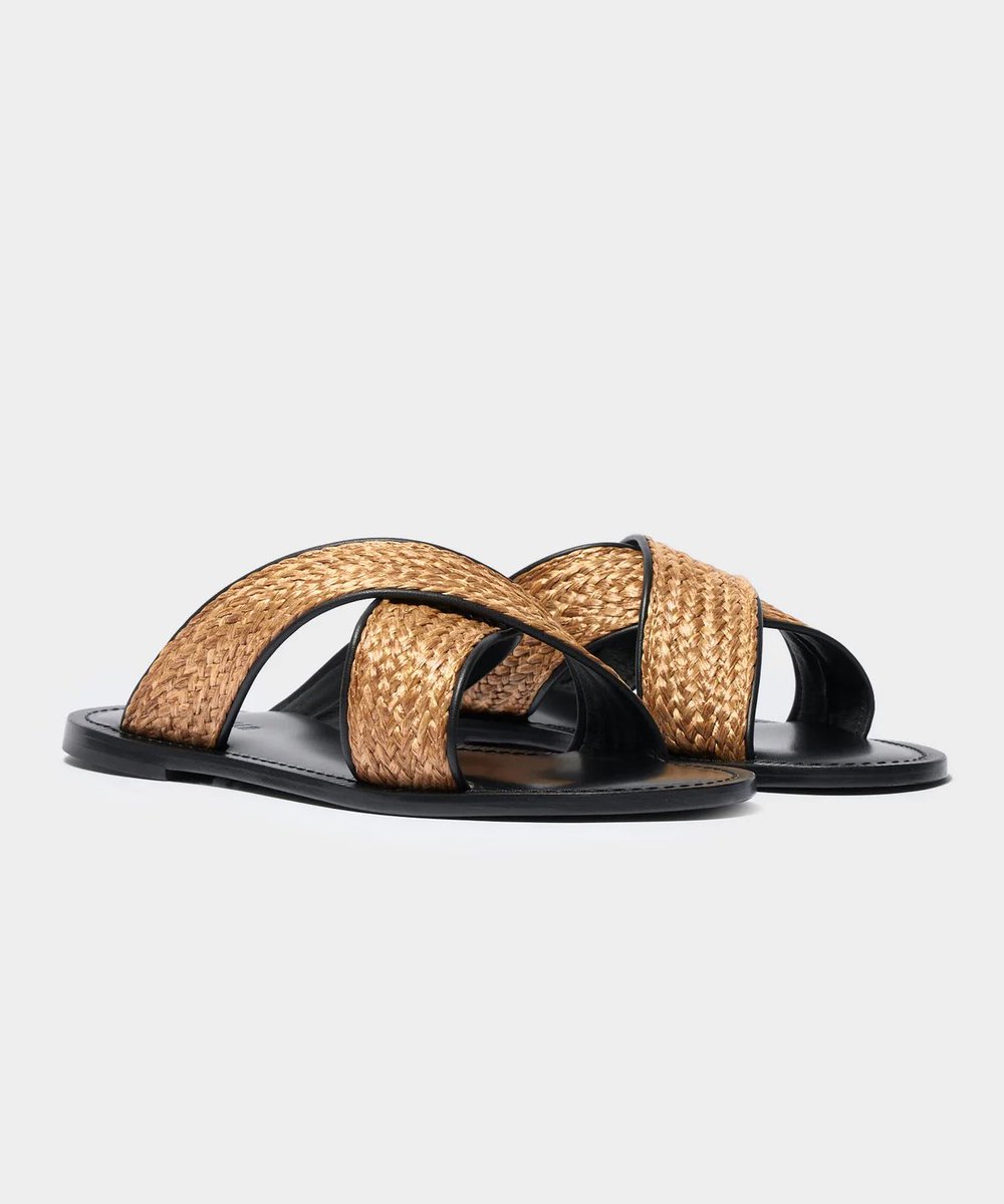 jakewoolf's tweet image. Sale season is here, which means it’s an excellent time for DEALS on all sorts of summer shoes like loafers, sneakers, and sandals

Here I poured through hundreds of e-commerce pages to find the 25 pairs of discounted shoes that you’ll actually want to wear long term

Link in bio
