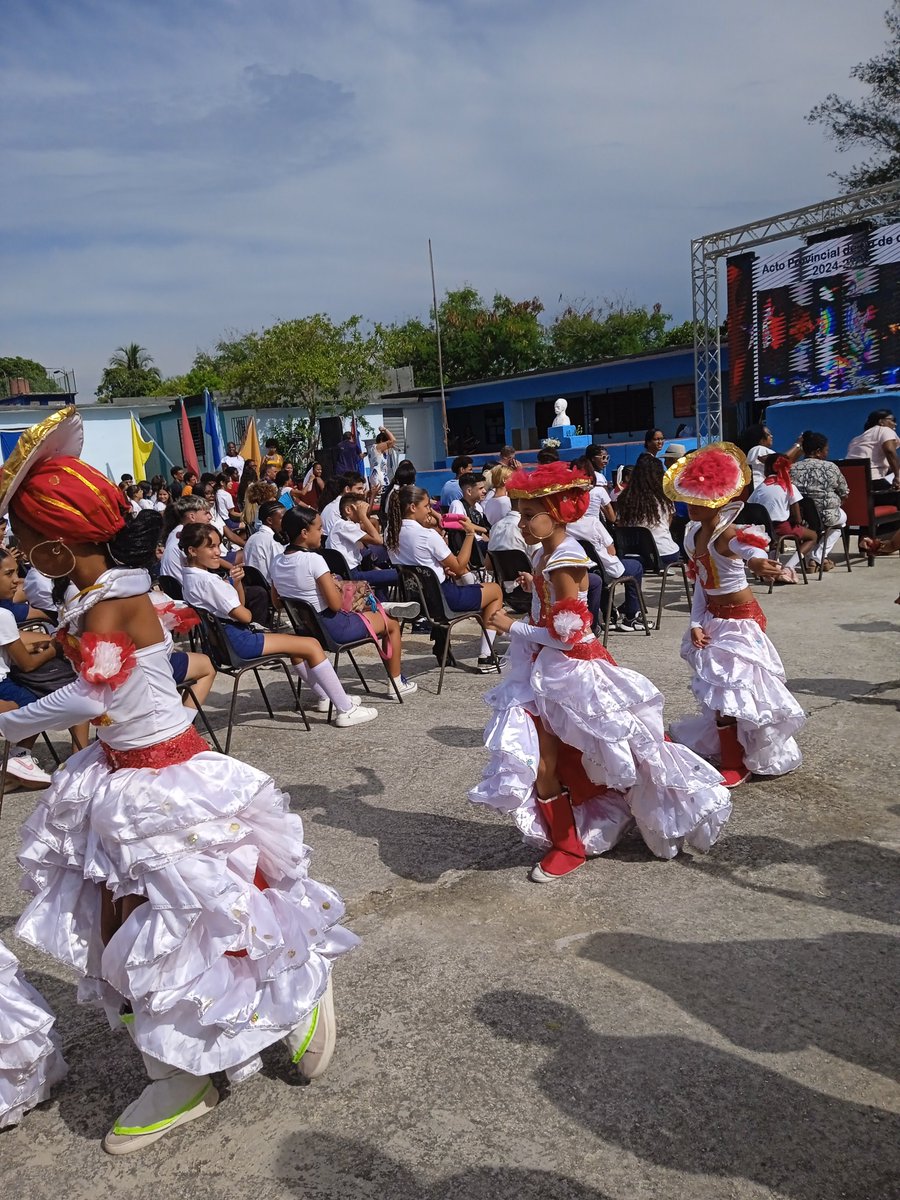 Hoy Educación Regla se viste de gala con el Acto Provincial,cerrando con los guaracheritos.Con entrega y compromiso ♥️🇨🇺
<a href="/EducacionRegla/">Dirección General de Educación Regla</a> 
<a href="/YolivanC41557/">Yoliván Prevost Candó</a> 
<a href="/DirectEducaHab/">Karenia Marrero Arrechea</a> 
<a href="/DiazCanelB/">Miguel Díaz-Canel Bermúdez</a>
