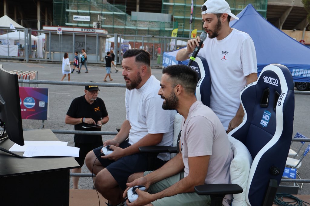 Dicono sia solo un videogioco…
Abbracci , sorrisi e condivisione, non so fate voi !
Grazie Livorno per l’ospitalità , e un grazie a <a href="/Khioga23/">Khioga</a> sia per essere passato a salutarci sia per aver condiviso con noi momenti veri,quelli che solo gli eventi dal vivo possono regalare !