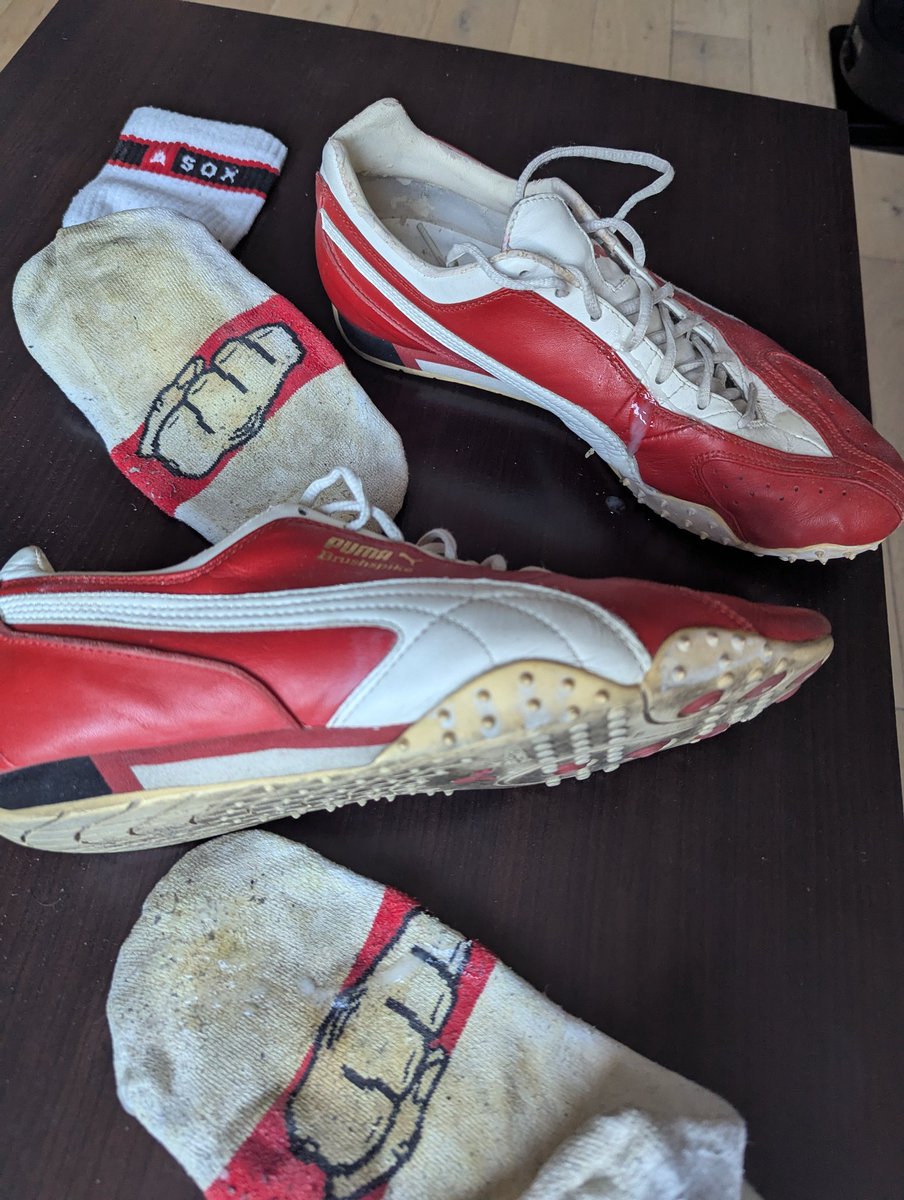 I found these vintage pumas extremely hot! Just lacks some more cum on em 🥵😈
Socks are almost ready to go too, make your offers 😏