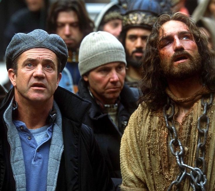 MelGibsonQ__'s tweet image. Behind the scenes on The Passion of the Christ a moment of reflection, pain, and purpose. The message is eternal.” ✝️🎬 #PassionOfTheChrist #Faith #BehindTheScenes