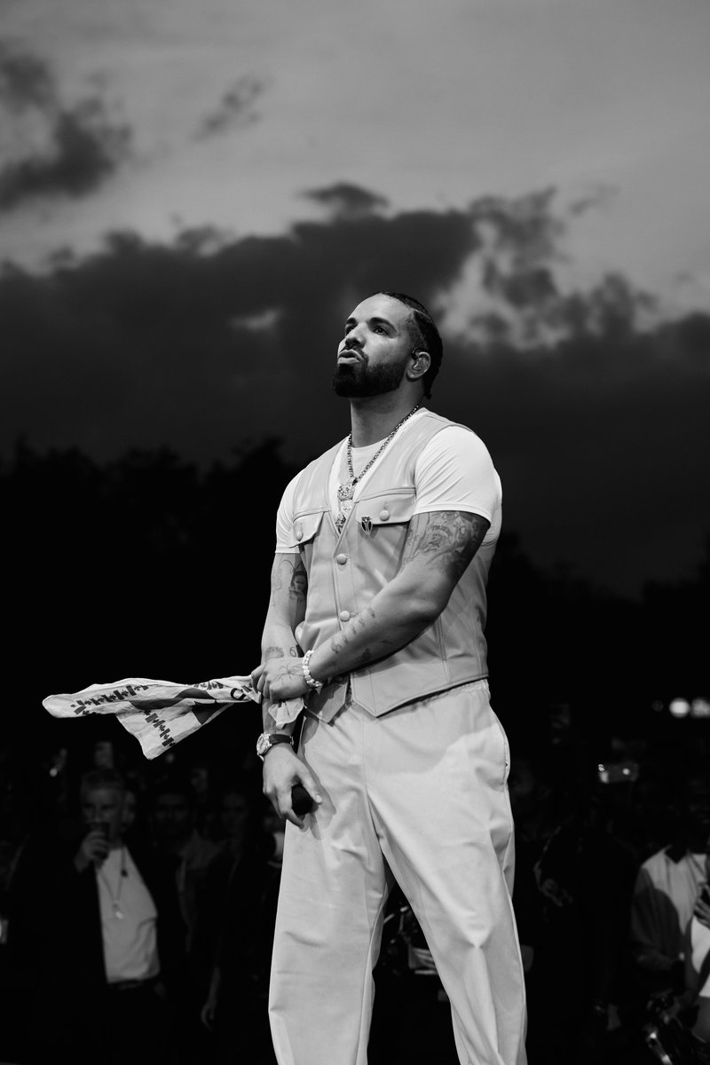 alexj_piper's tweet image. Drake brings out Rema. July 2025.