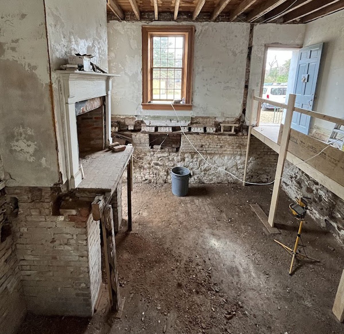 EncoreSDesign's tweet image. Discover hidden treasures from our #restoration in the Library of one of our oldest #historic properties! Check out the original brick basement floor: ow.ly/orPC50WgVtT #FloorRestoration #RestorationProject #OldProperties